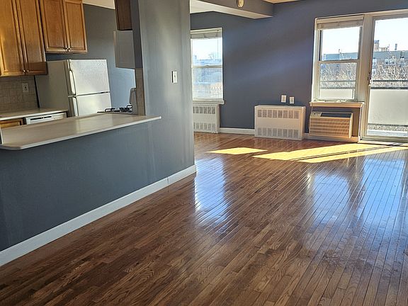 5th image of 16-70 Bell Blvd #513-11