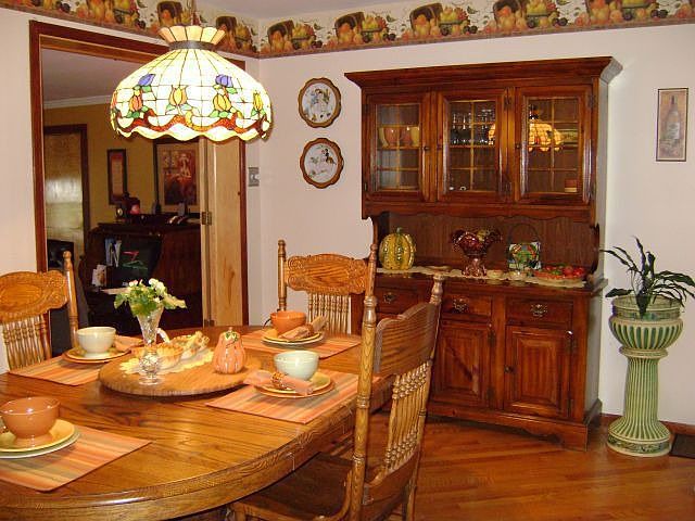 LG EAT IN KITCHEN