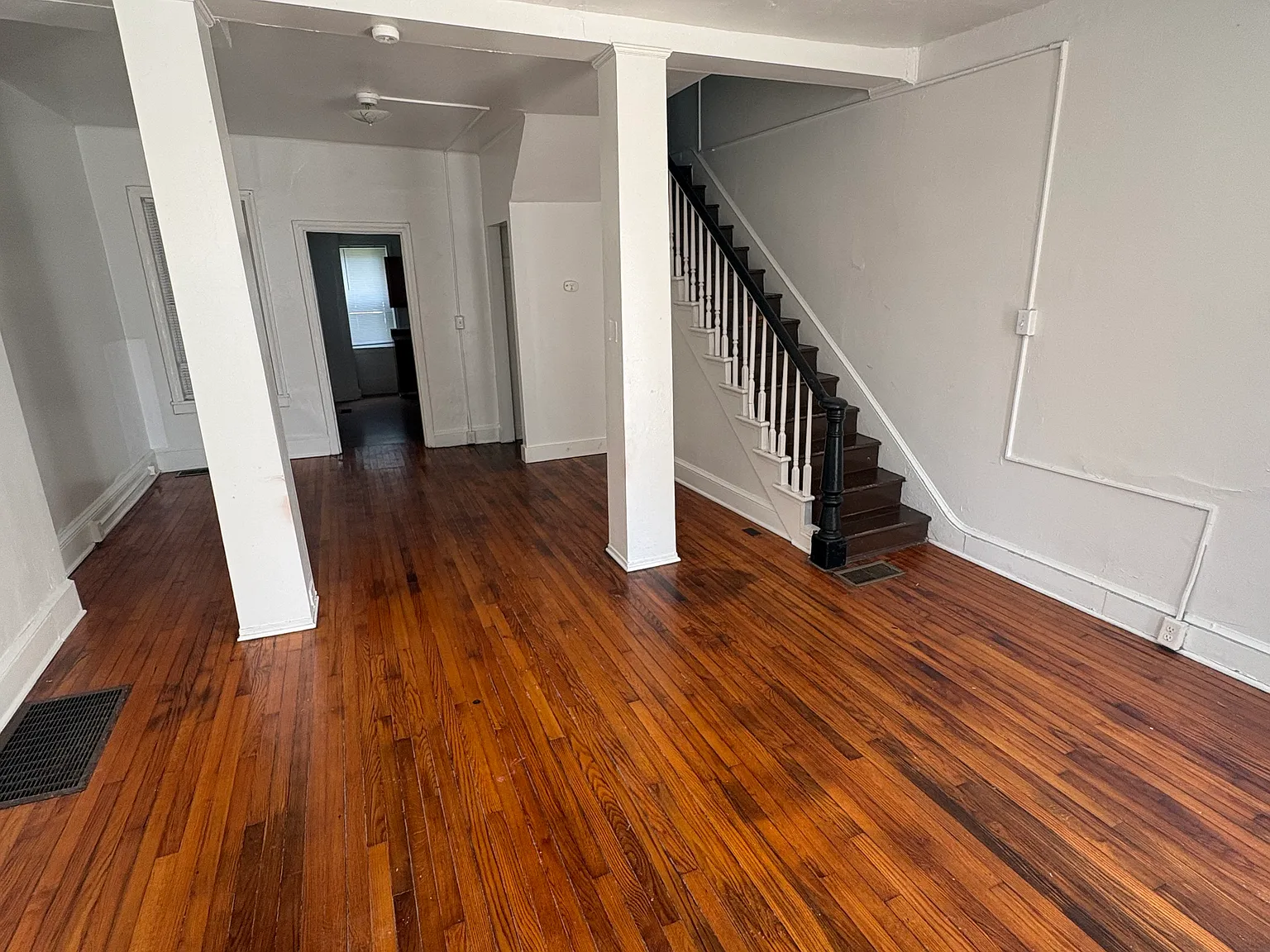 3 bed, 1320 sqft, $1,520 — Photo 2