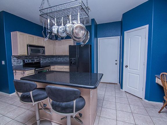 3rd image of 13002 W Soledad St