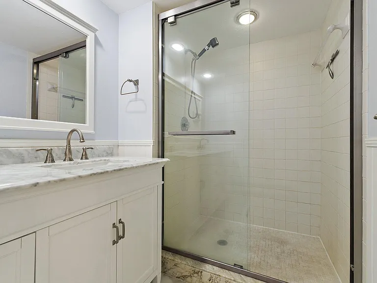 630 6th Ter — Photo 21