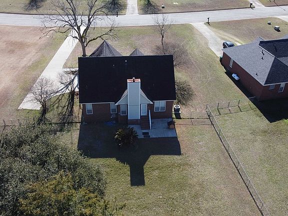 3rd image of 202 Mayfield Dr