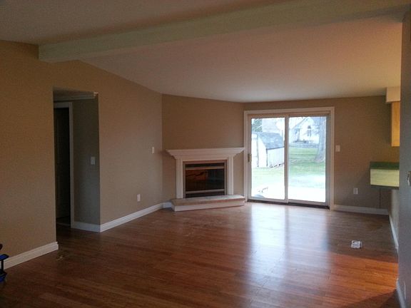 4th image of 596 Rosemary Dr