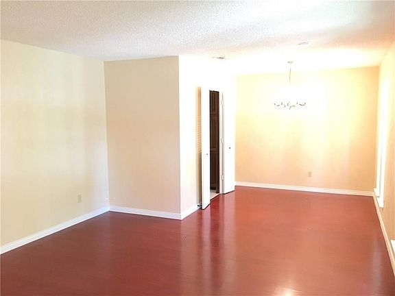 4th image of 311 N Capri Dr