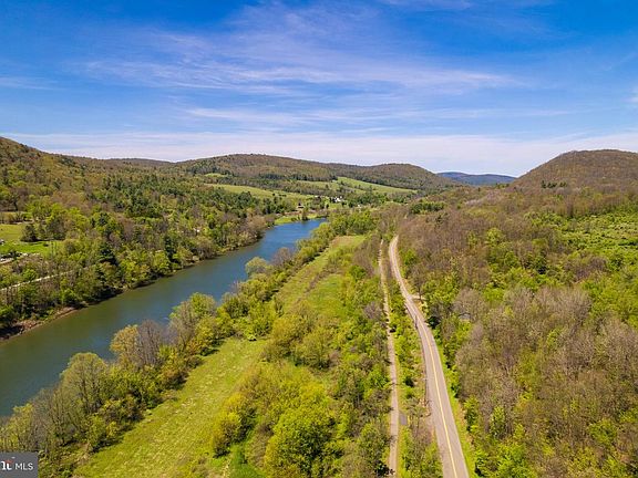 5th image of 7 State Line Rd