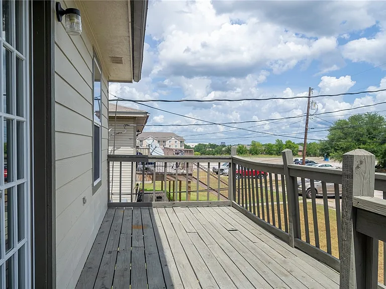 712 Wellesley Ct #C — Photo 8