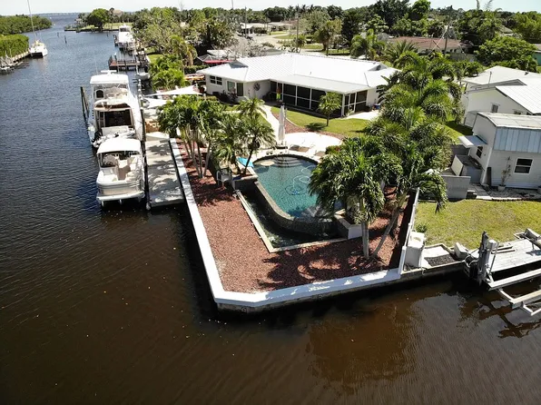 4346 Harbour Ln, North Fort Myers, FL 33903