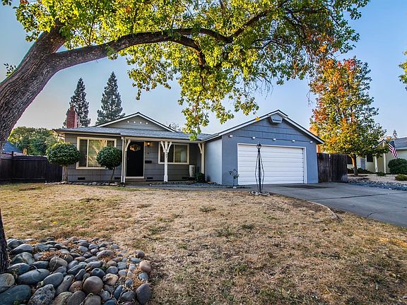 2nd image of 5107 Oleander Dr