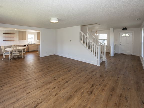 5th image of 1416 Eucalyptus Cir