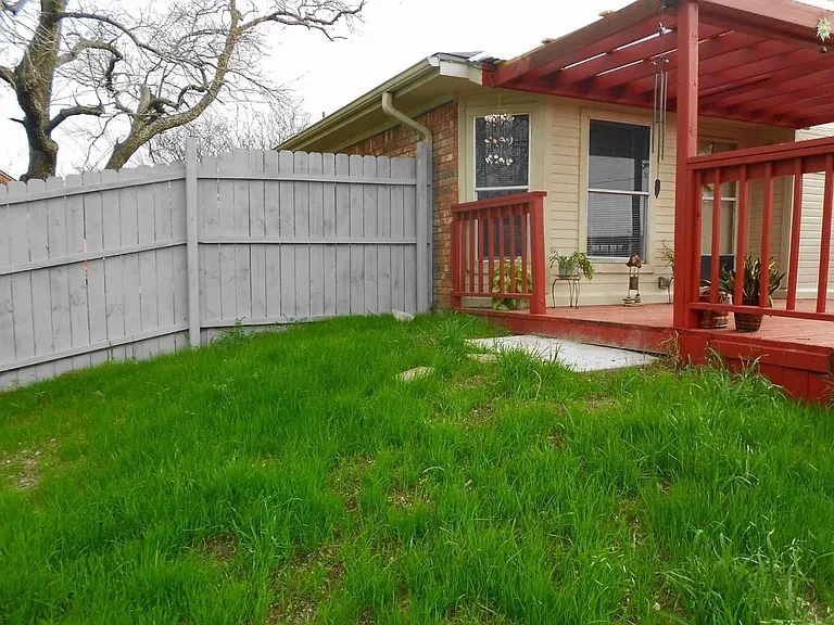 410 Saddle Dr — Photo 37