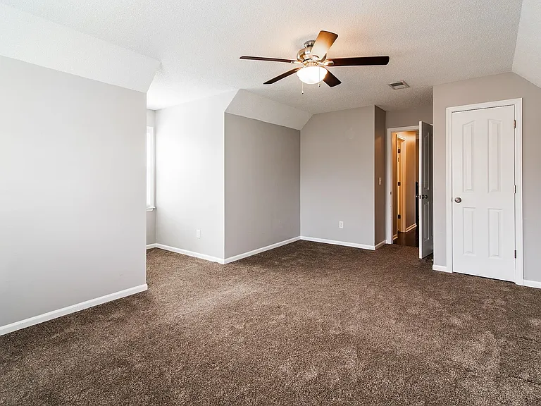 15704 Outlook St — Photo 34