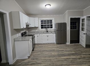 600 Saunders Pl #B, High Pt, NC 27260