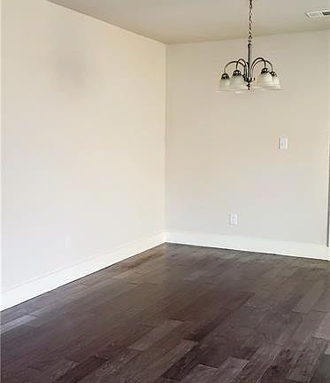 4th image of 3018 Avenue L