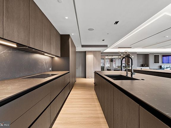 4th image of 500 Walnut St #1101/02