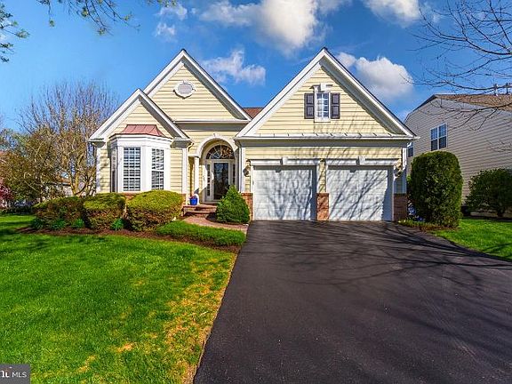 2nd image of 522 Wisteria Dr