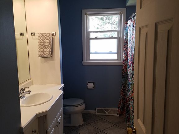 3rd image of 1406 Greenwich Ln