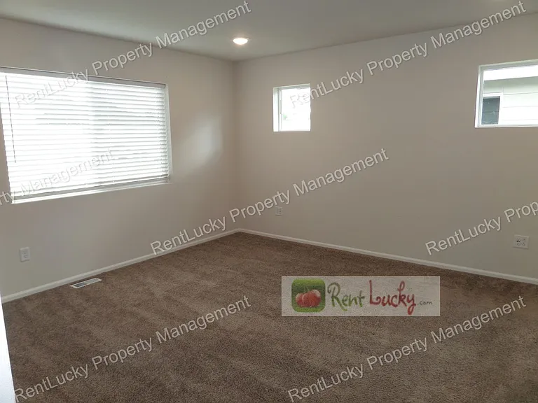 2816 Laurel Loop — Photo 21