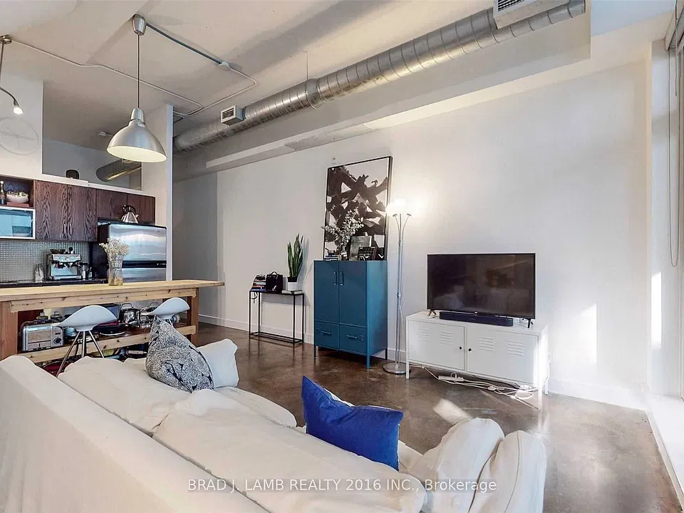 233 Carlaw Ave #410