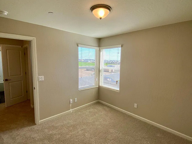 1102 Royalty Way W — Photo 21