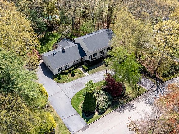 3rd image of 100 Joseph Ct