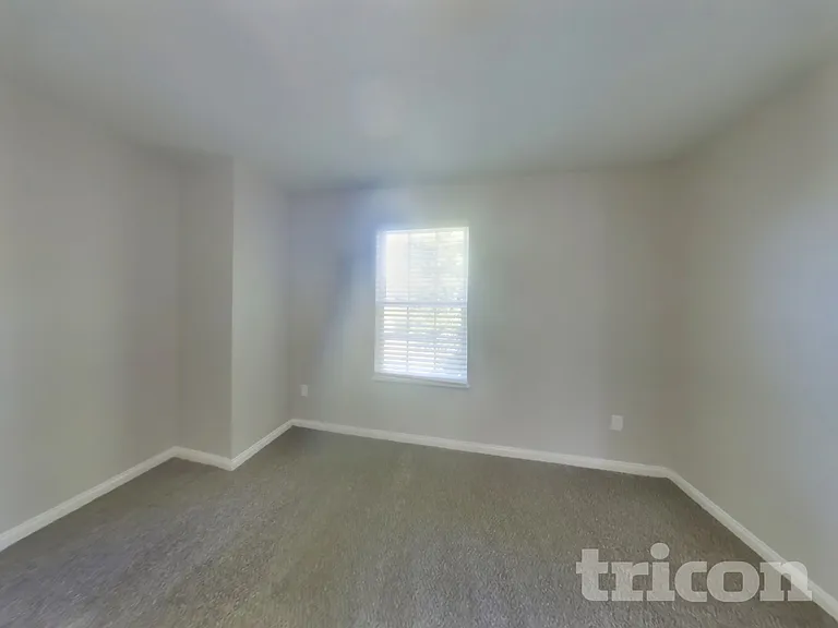 13600 N Ayrshire Cir — Photo 12