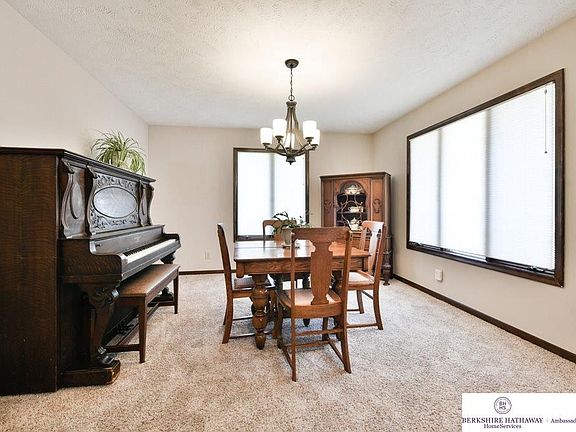 5th image of 405 Devonshire Dr