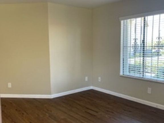 4th image of 1363-1391 27th St #101