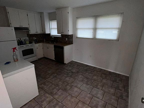 3rd image of 4903 NW Pollard Ave