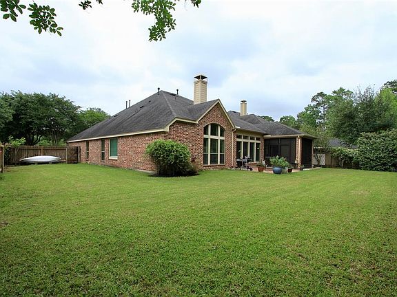 You'll love this Huge Back Yard that offers lots of space and privacy.