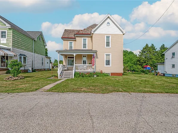 18 4th Ave, Scottdale, PA 15683