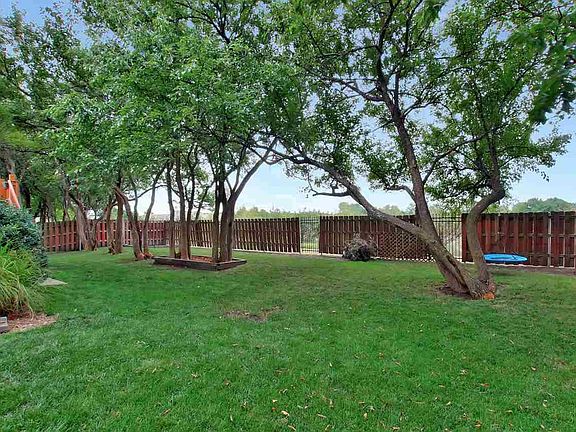 5th image of 1401 W Quail Crossing Ct
