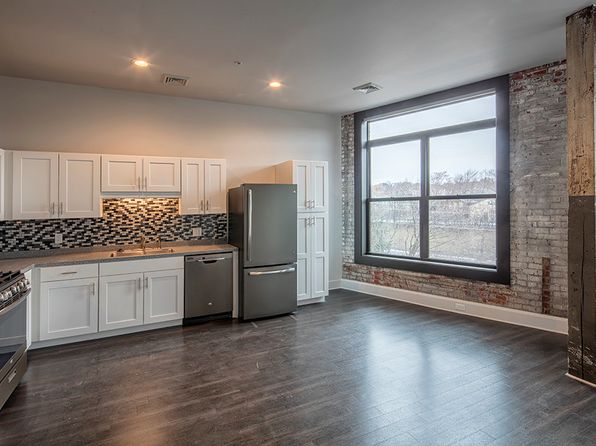 800 N Clinton St APT 310