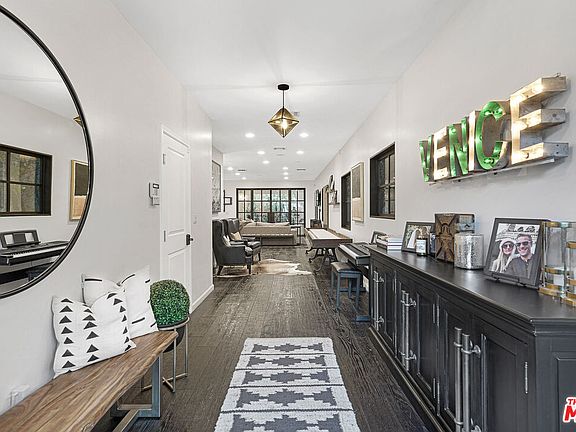 2nd image of 3159 Thatcher Ave