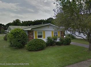 15 Clay Cir, Brick, NJ 08724