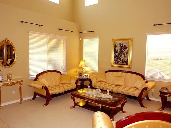 4th image of 16755 Tamarind Ct