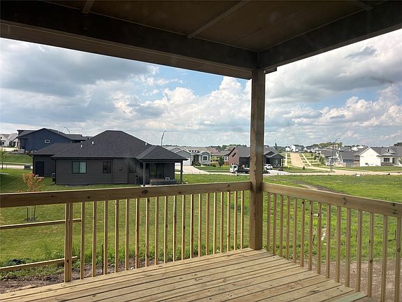2nd image of 1825 Silver Maple Dr
