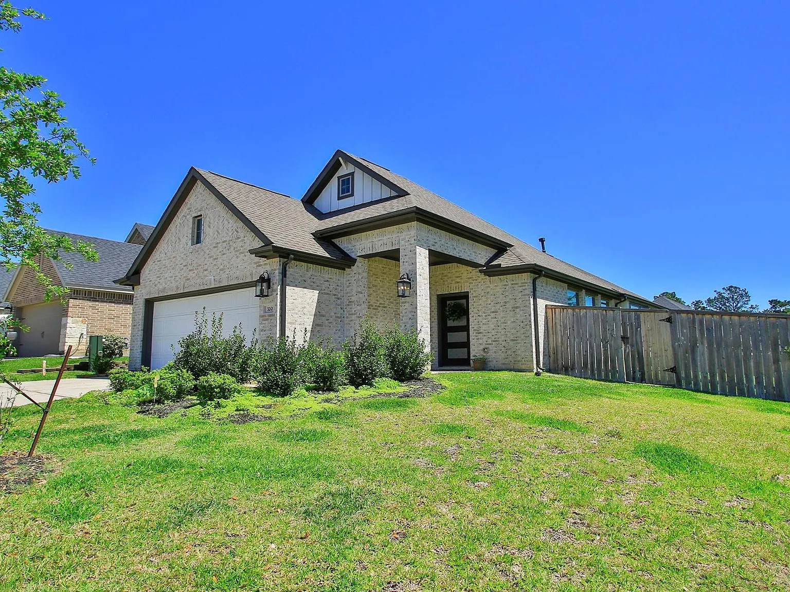 3 bed, 2.0 bath, 1564 sqft, $2,900 — Photo 2