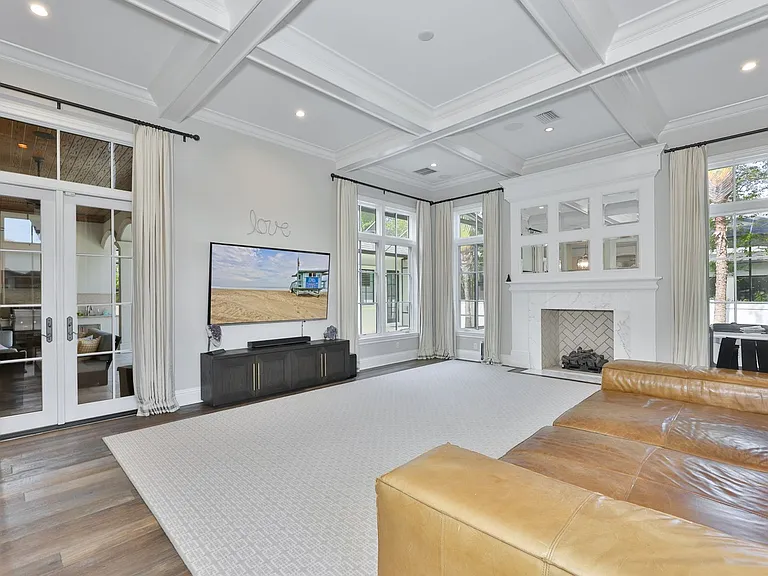 629 Riviera Dr — Photo 11