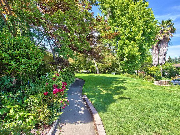 3rd image of 4817 Tiffany Way