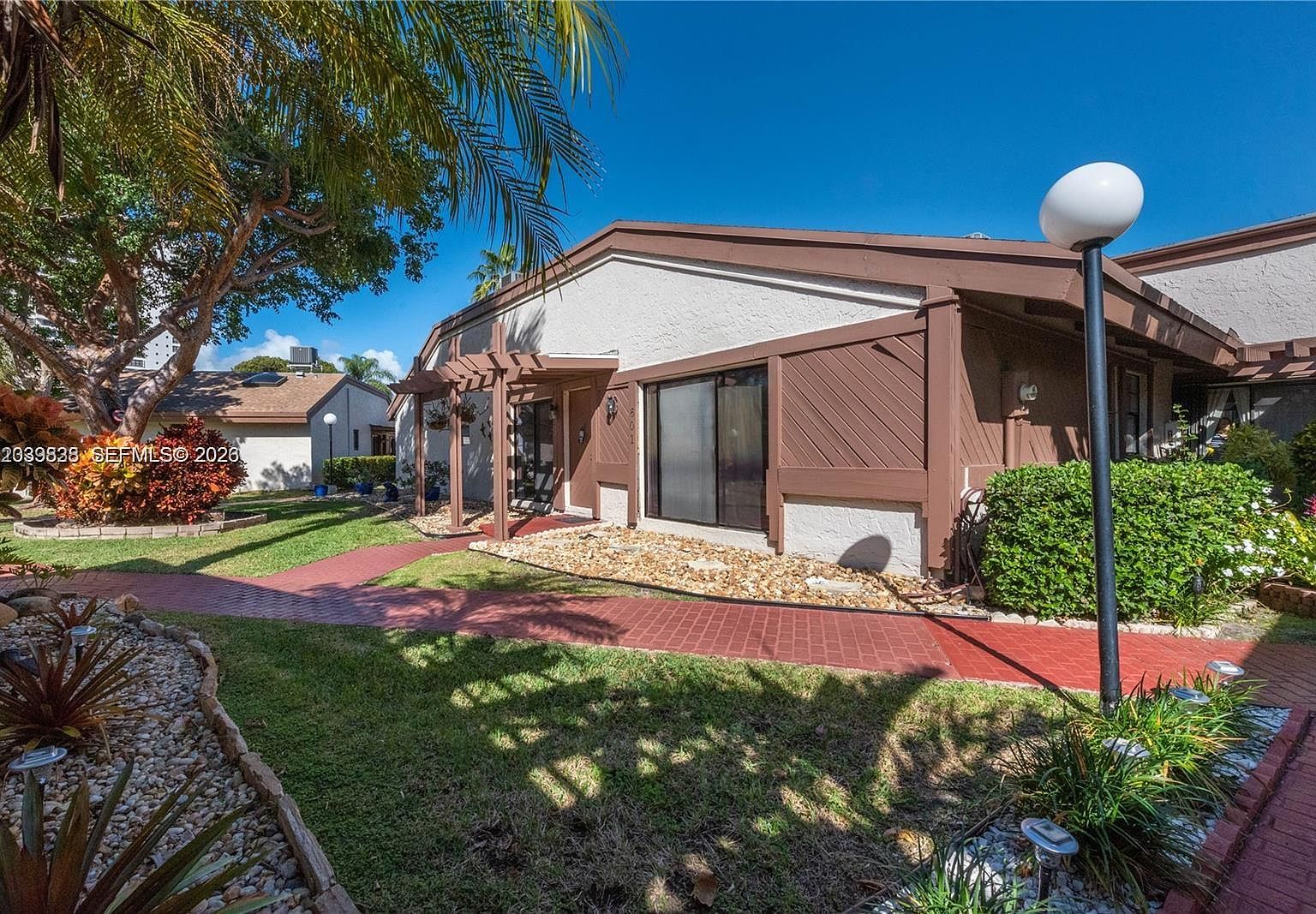 601 Leslie Dr · 2