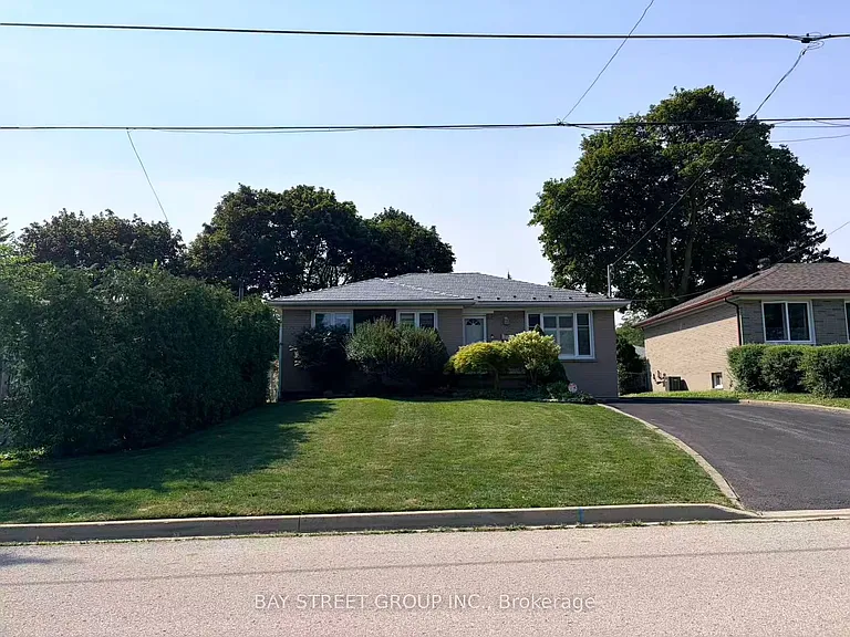 402 Osiris Dr — Photo 1