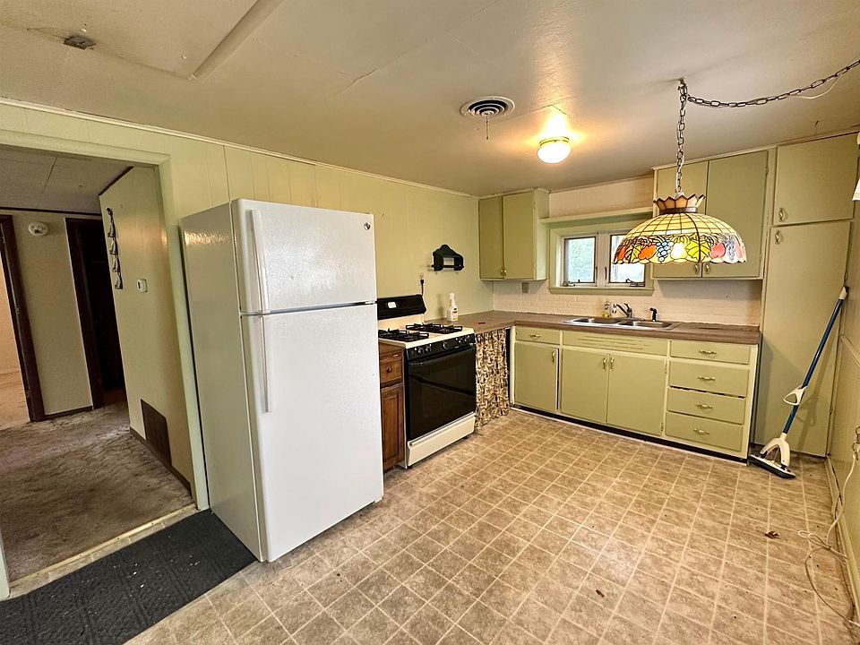 2nd image of 3721 Carl St
