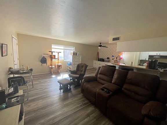 3rd image of 1233 W 20th Pl