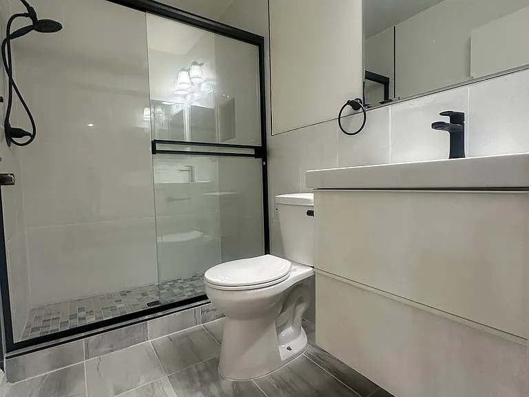 Gramercy Apartments — Photo 31