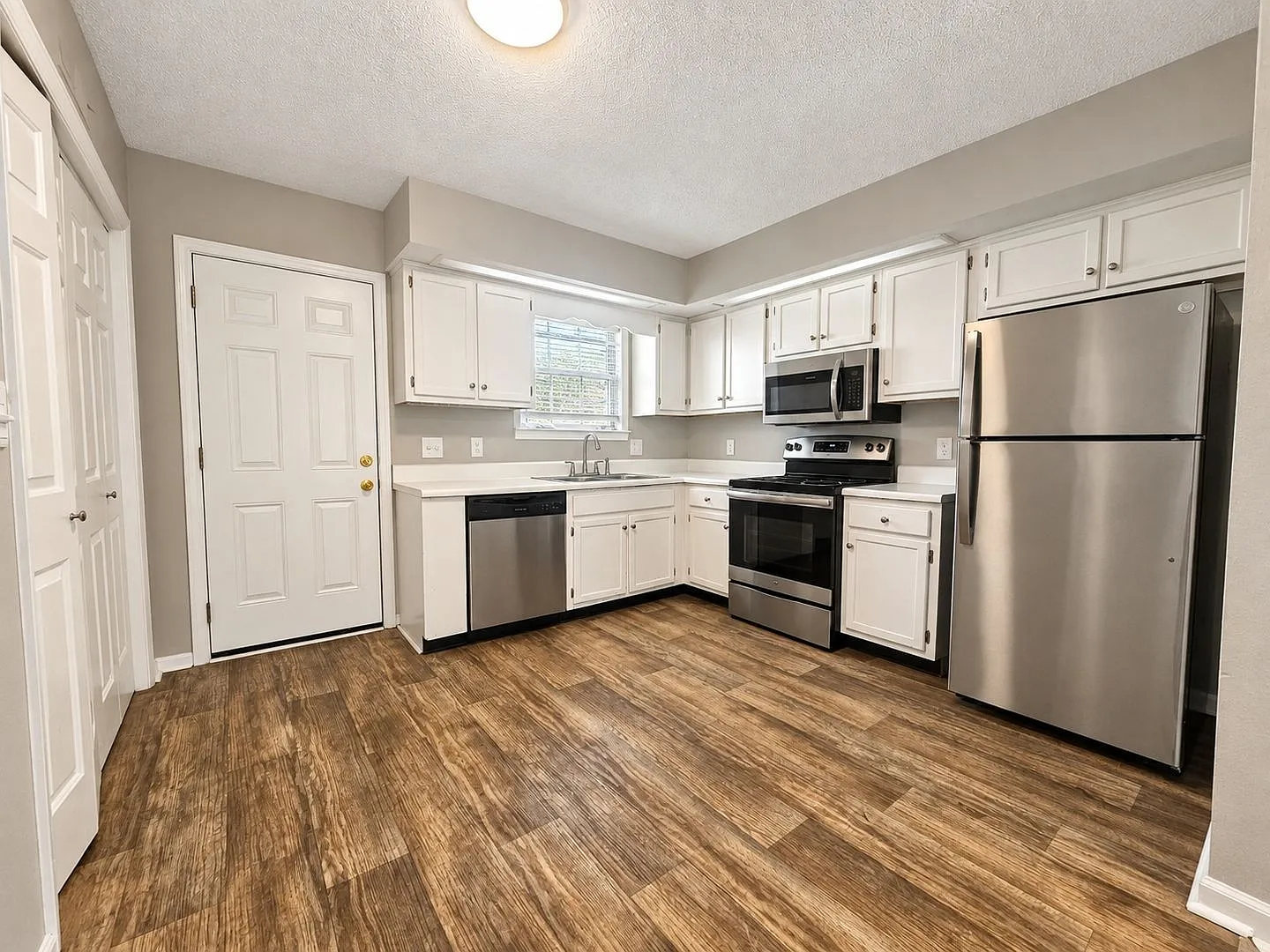 2 bed, 1.5 bath, $1,195 — Photo 4