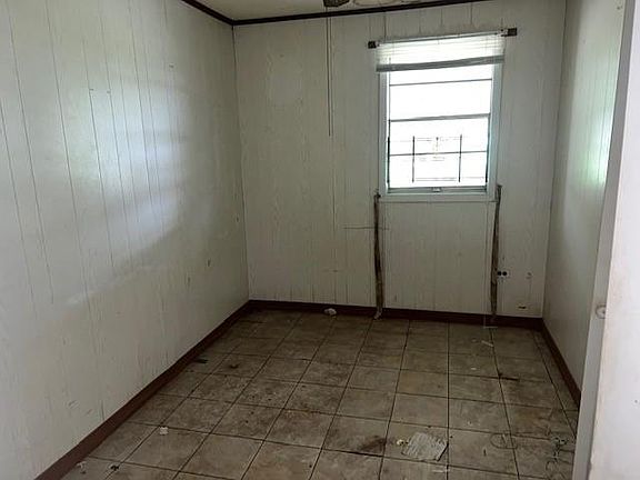 4th image of 19353 Keller Ln