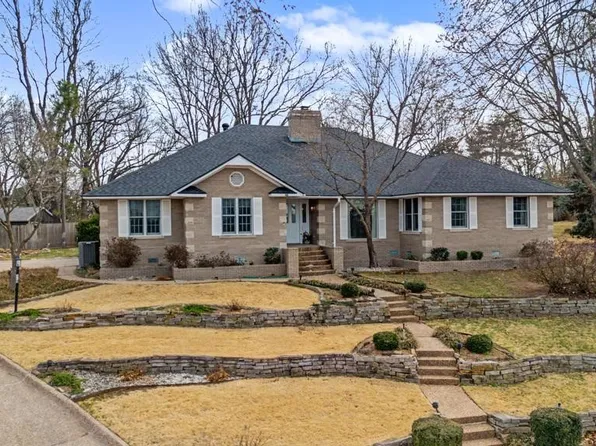310 Emerald Point Dr, Springdale, AR 72764