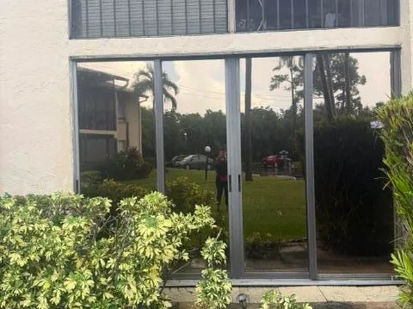 445 Pine Glen Ln, Greenacres, FL