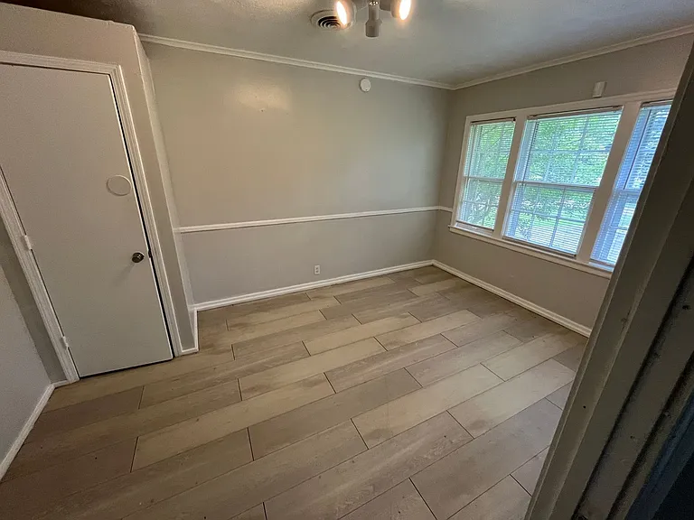 111 Robinhood Rd — Photo 3