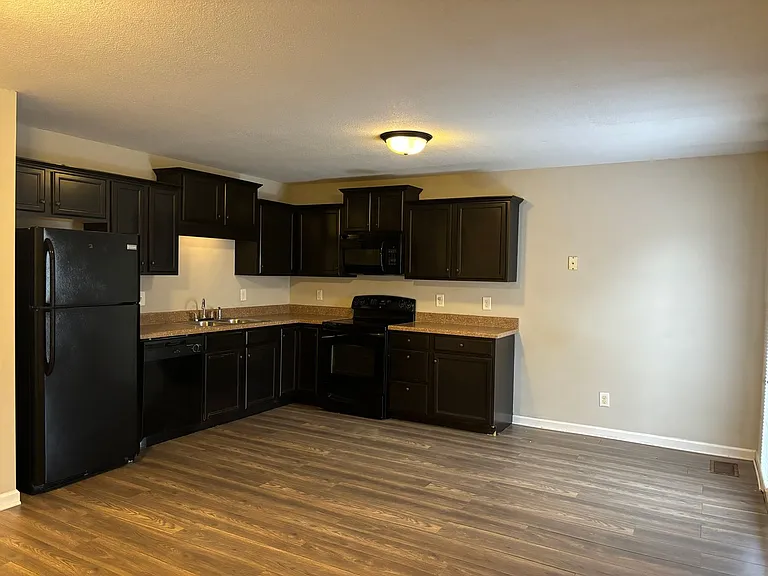1725 Thistlewood Dr #C — Photo 10